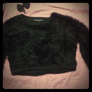 Black fuzzy cropped sweater/pullover